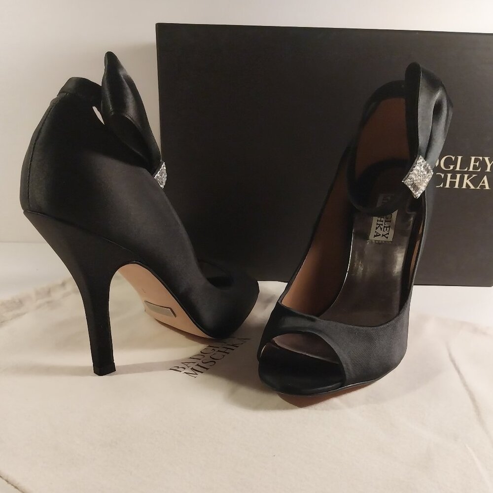 Badgley Mischka Sublime Peep Toe Pump Blksat MP2148 28/1/7